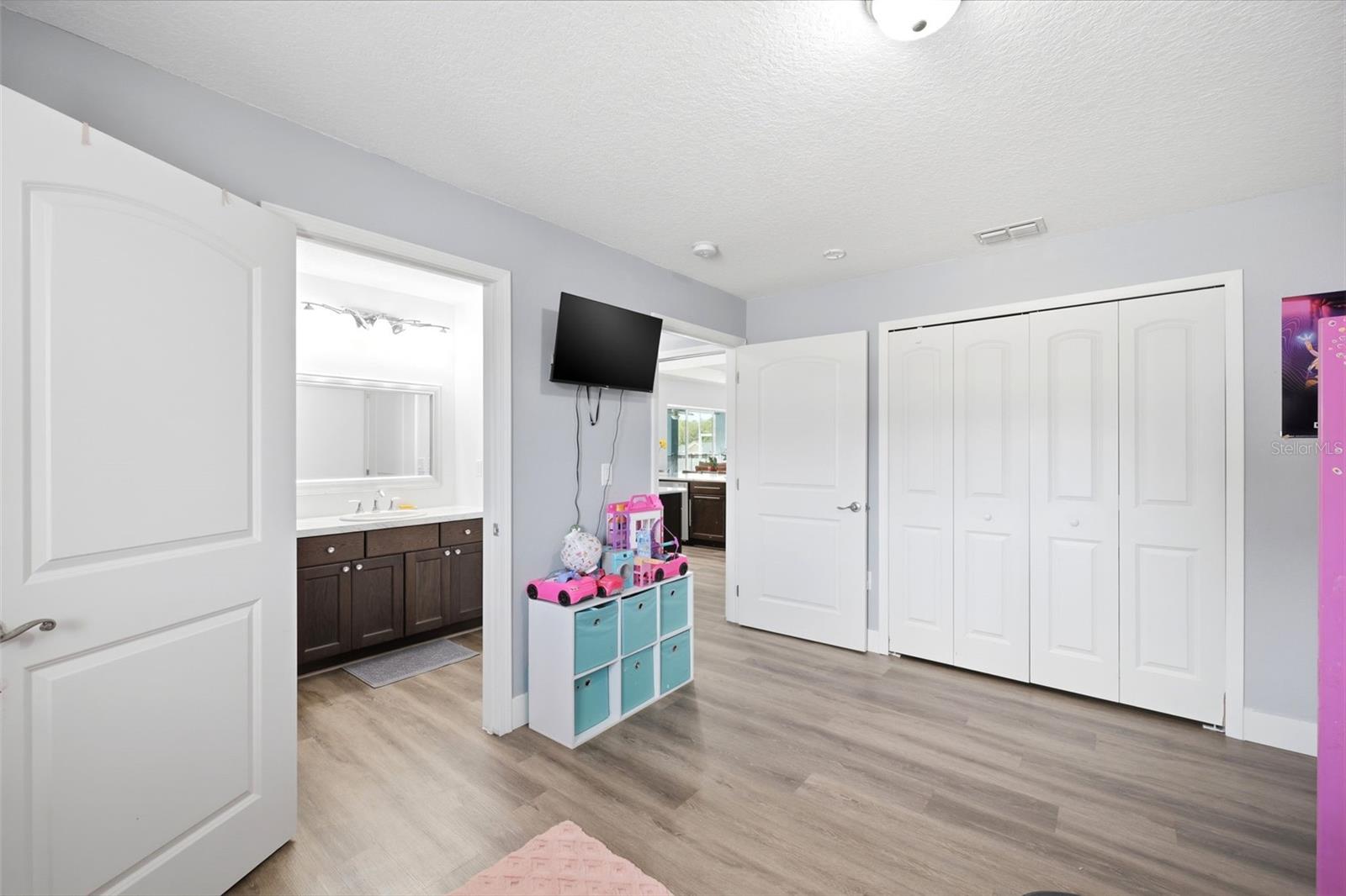 SILVER MDWS NORTH - Residential