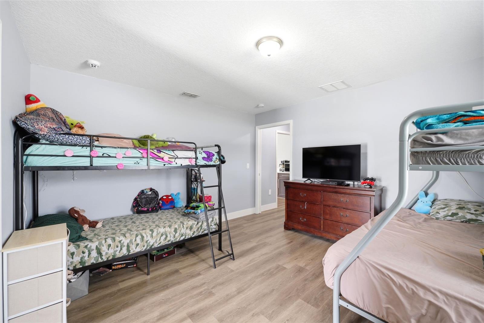 SILVER MDWS NORTH - Residential