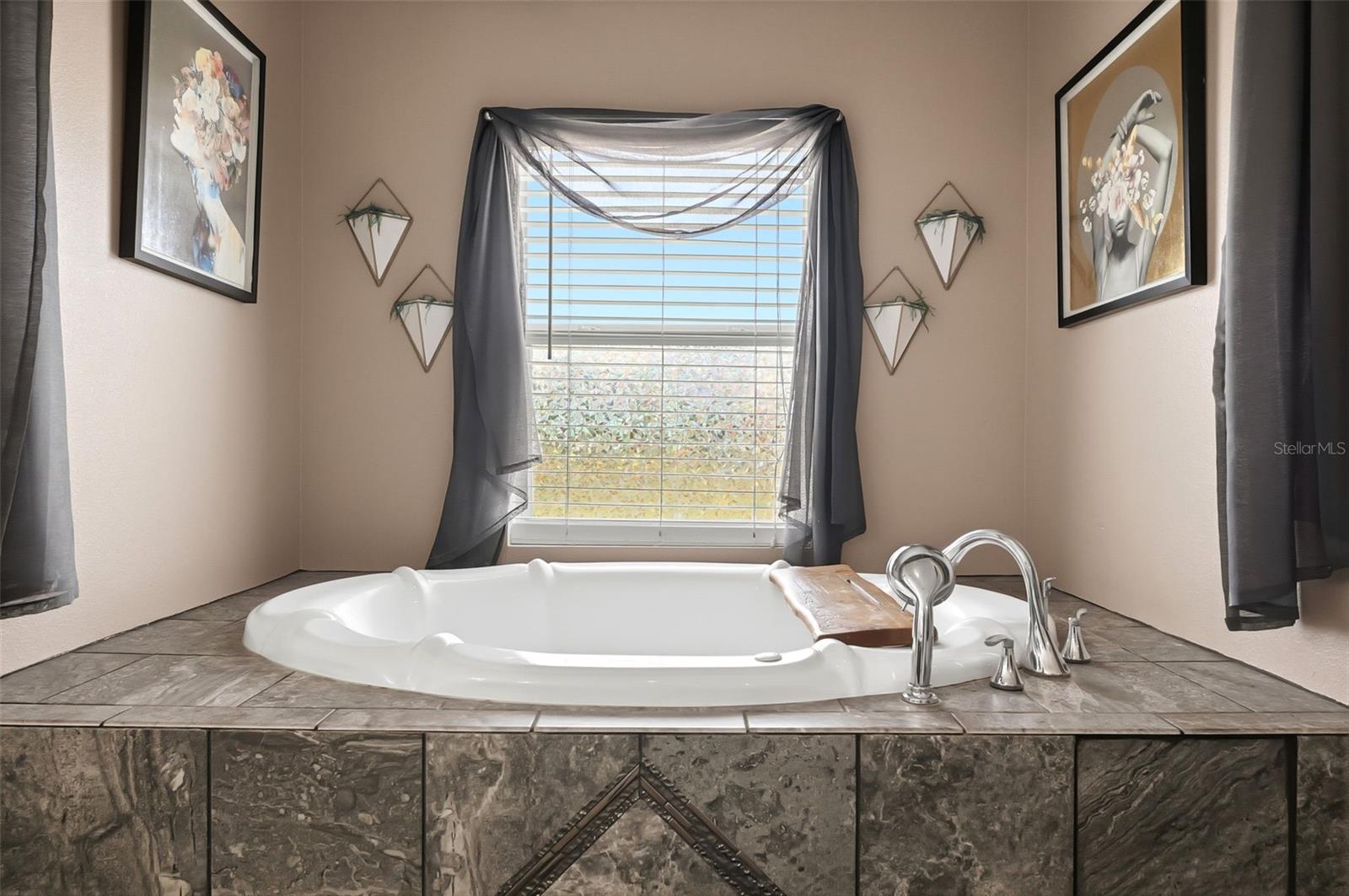 SILVER MDWS NORTH - Residential