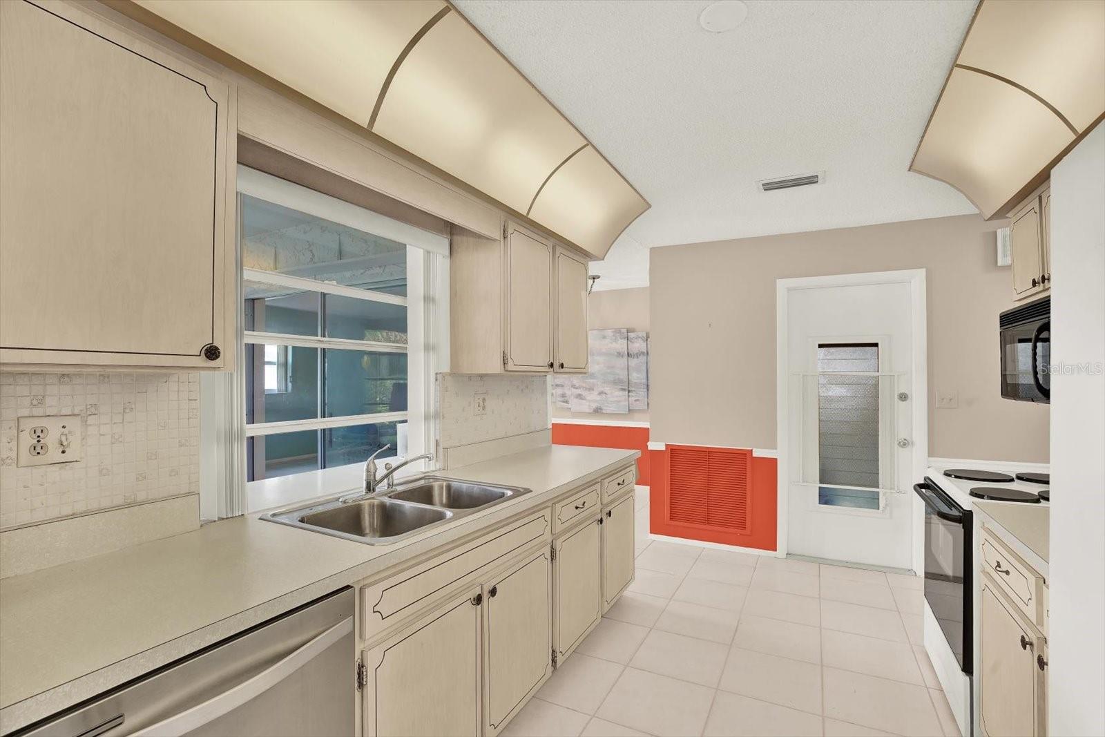 ANCHORAGE OF TARPON LAKE UNIT TWO THE - Residential