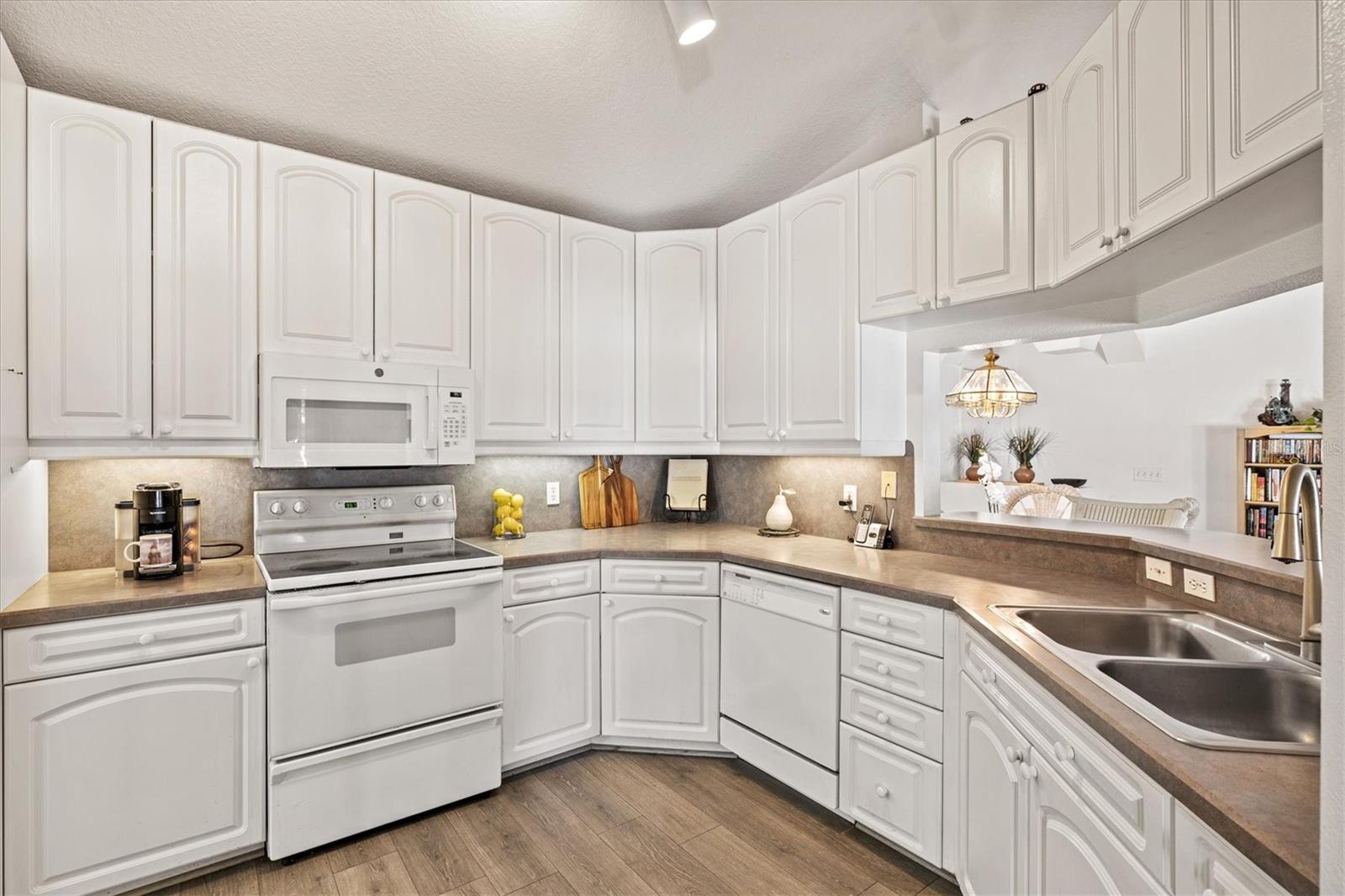GROVELAND - Residential