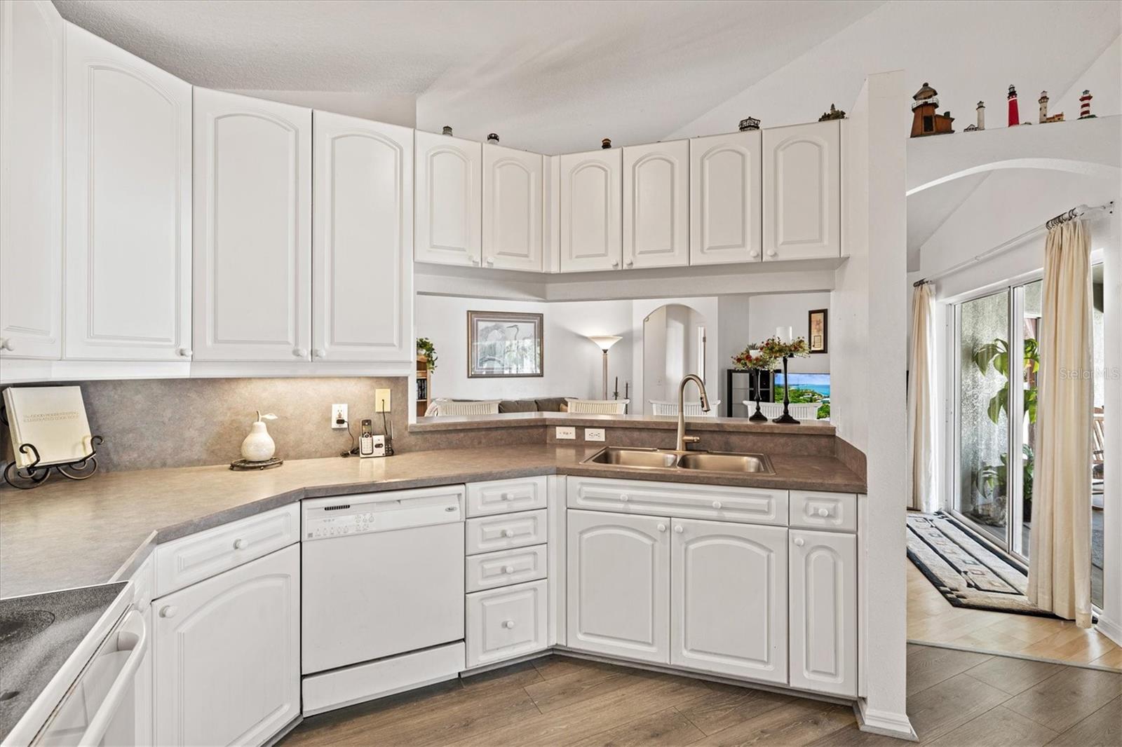 GROVELAND - Residential