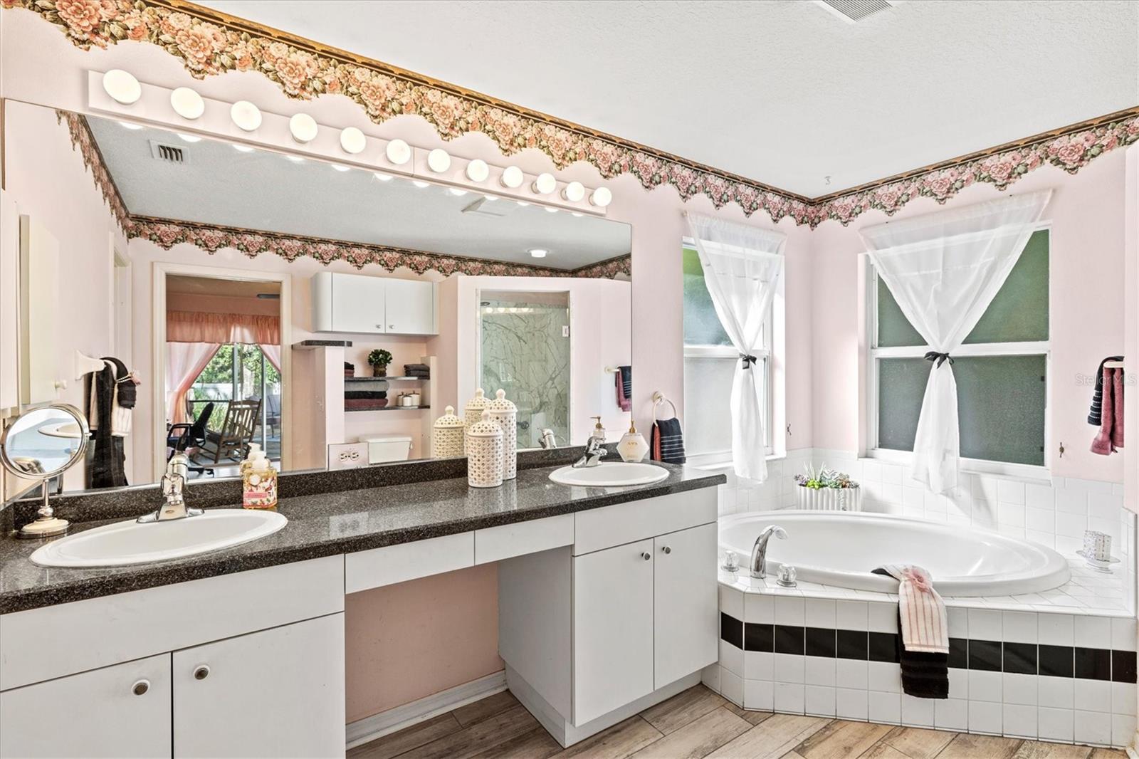 GROVELAND - Residential