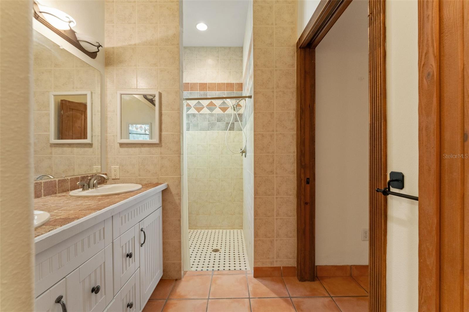 HIDDEN OAKS - Residential