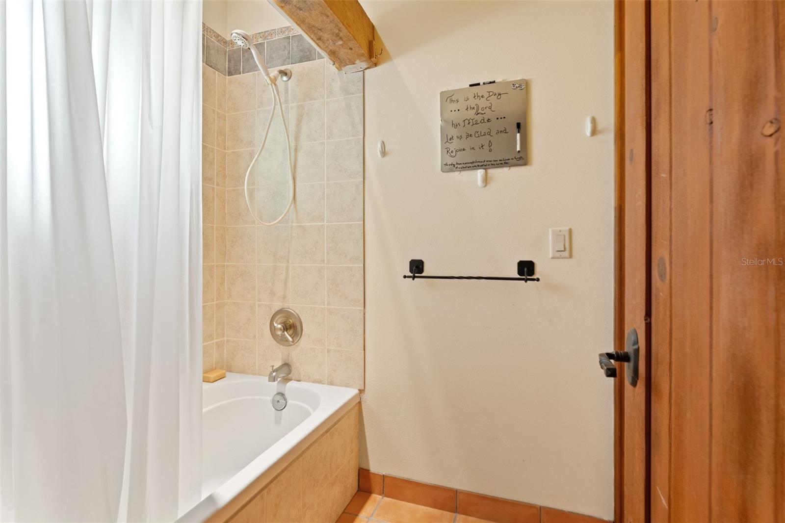 HIDDEN OAKS - Residential