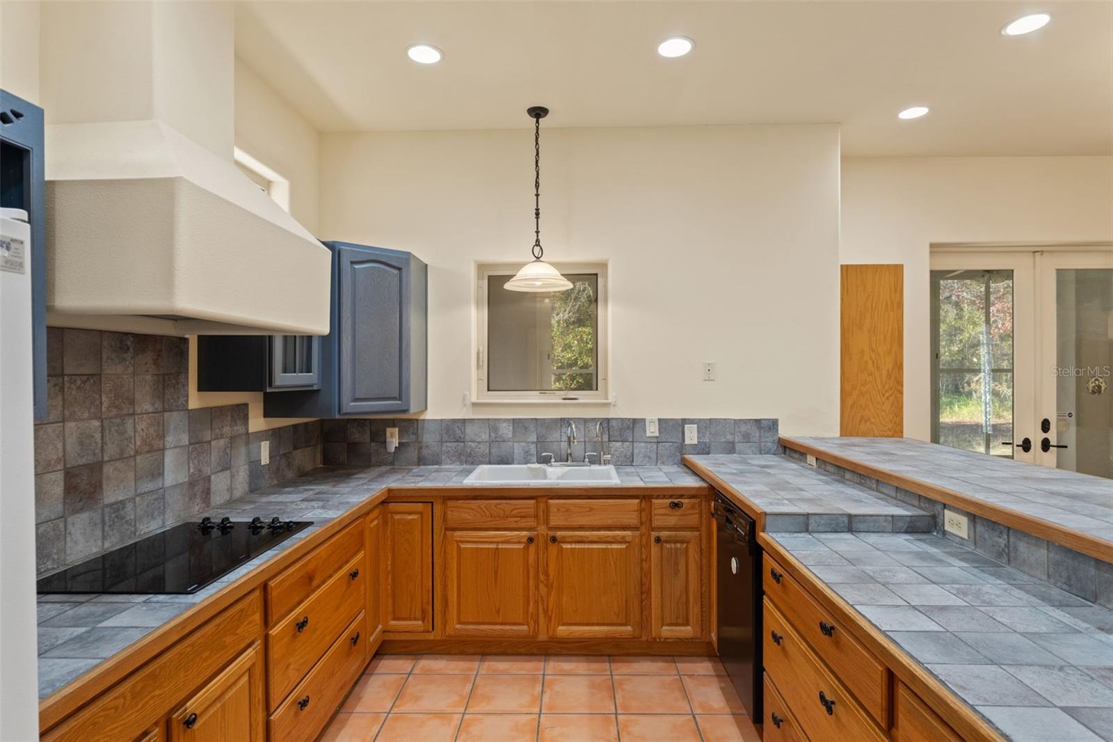 HIDDEN OAKS - Residential