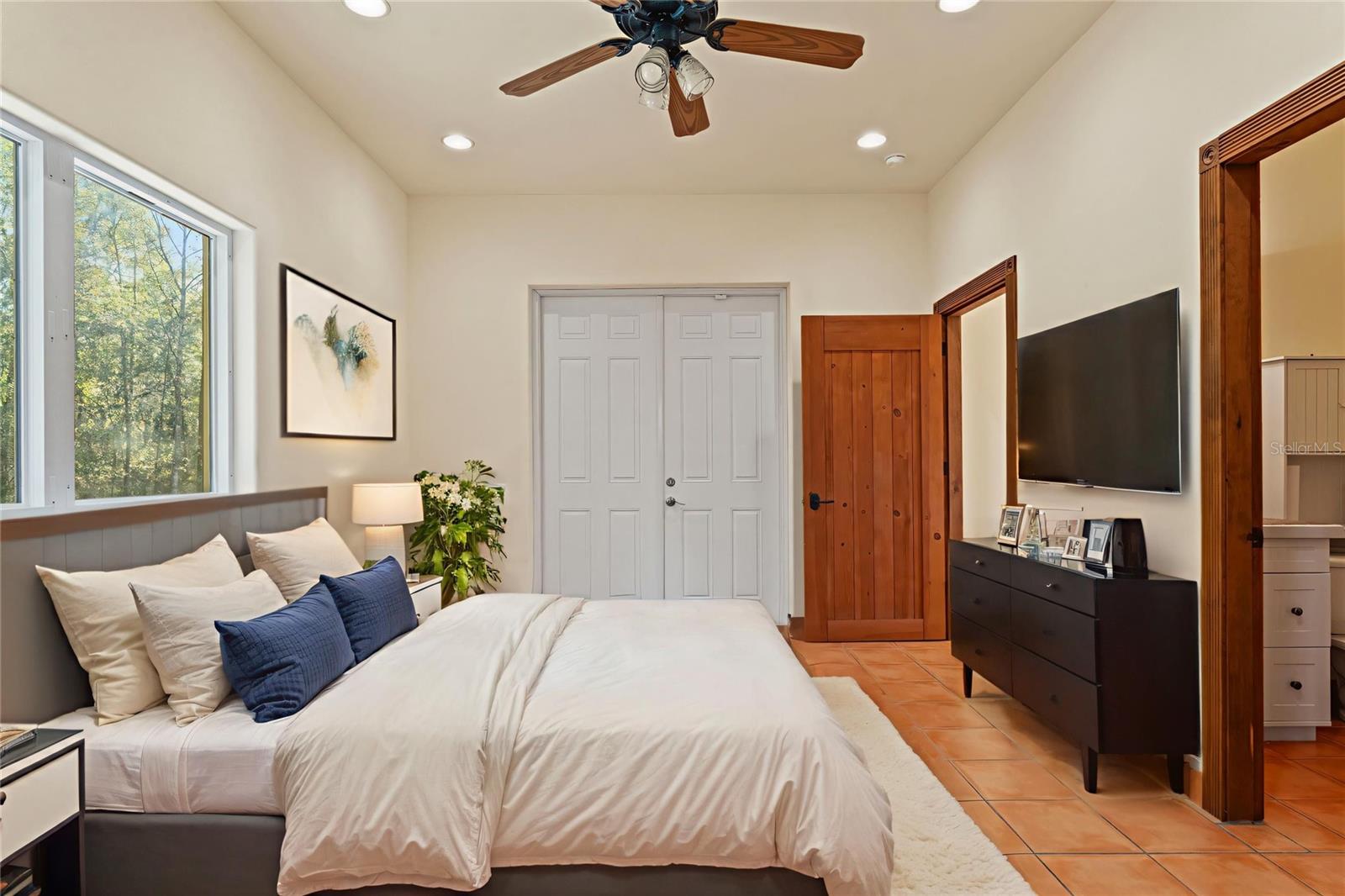 HIDDEN OAKS - Residential