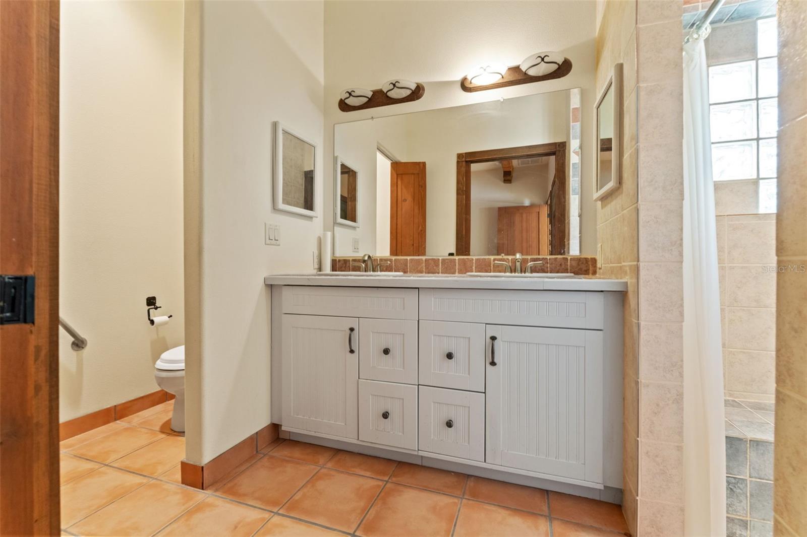 HIDDEN OAKS - Residential