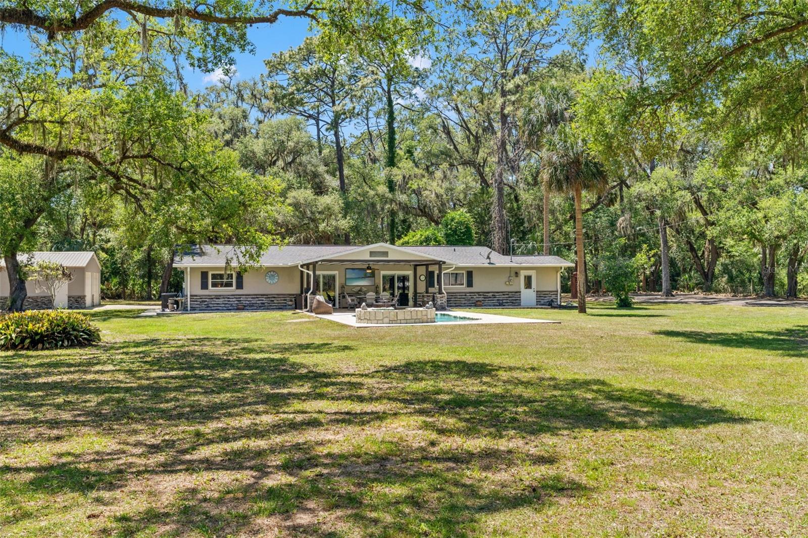CRYSTAL MANOR - Residential