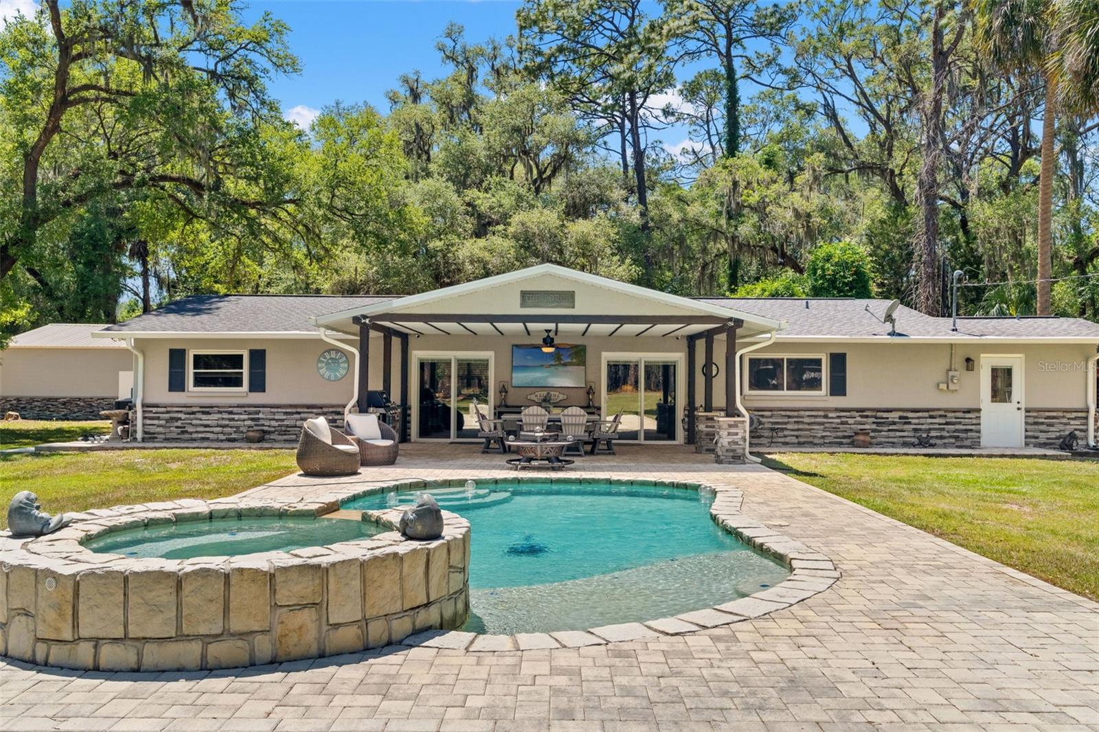 CRYSTAL MANOR - Residential