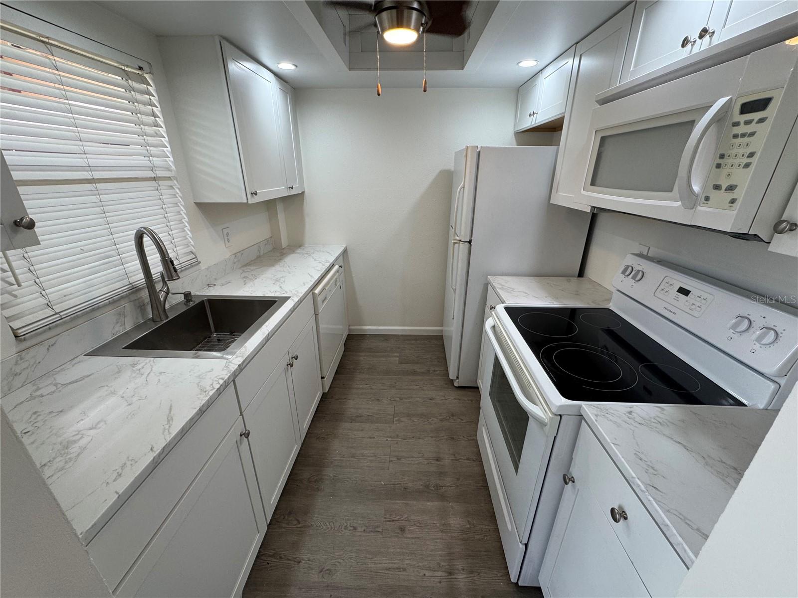 VENICE COSTA BRAVA - Residential Lease