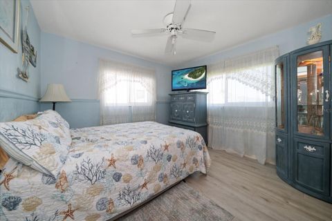 Single Family Residence in NORTH REDINGTON BEACH FL 17043 DOLPHIN DRIVE 26.jpg