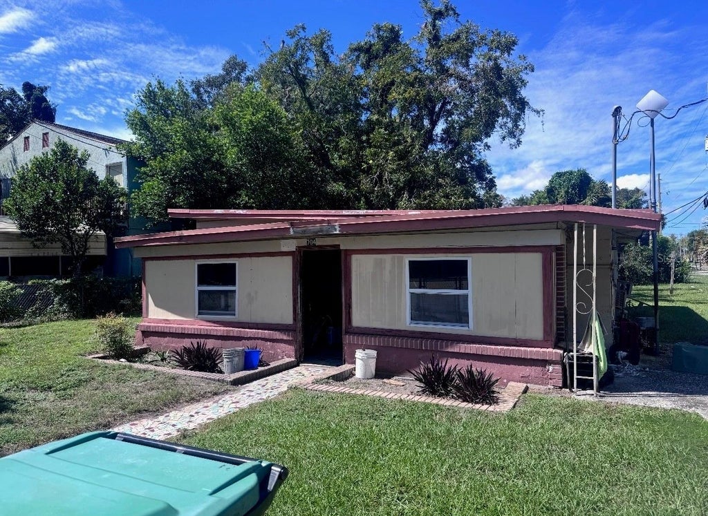 Photo of 704 S Ivey Lane, Orlando, FL 32811 (MLS # O6448544)