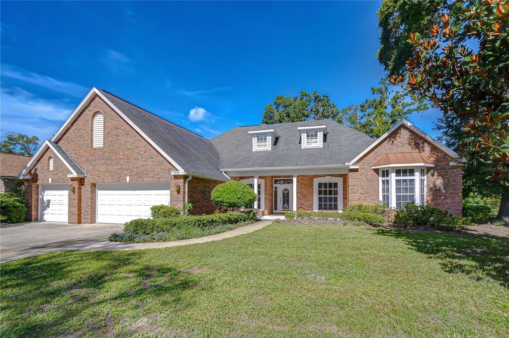 Photo of 3012 Colonial Ridge Drive, Brandon, FL 33511 (MLS # TB8406039)