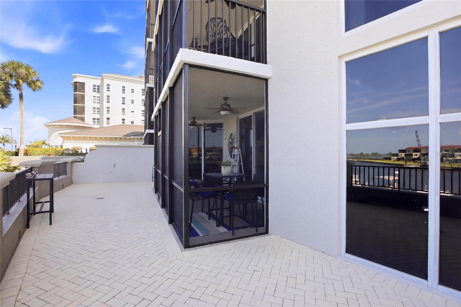 GRANDE ISLE TOWERS I & 02 PH I - Residential