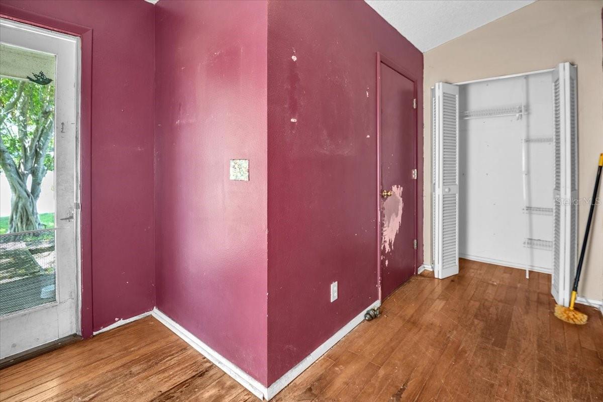 2908 WILLIAMSBURG STREET