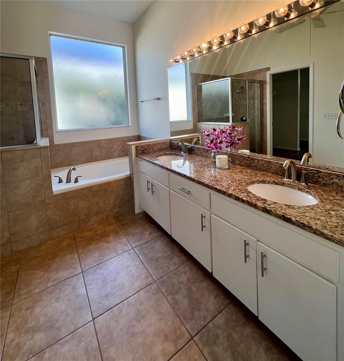 RIVER HILLS COUNTRY CLUB PH - Residential