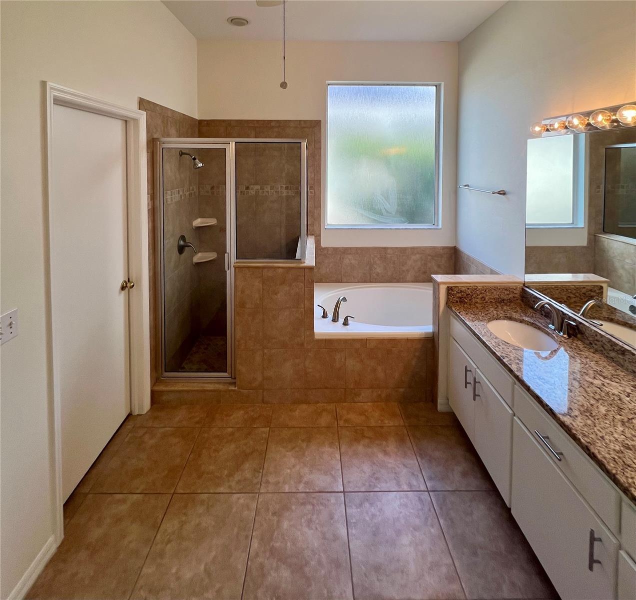 RIVER HILLS COUNTRY CLUB PH - Residential