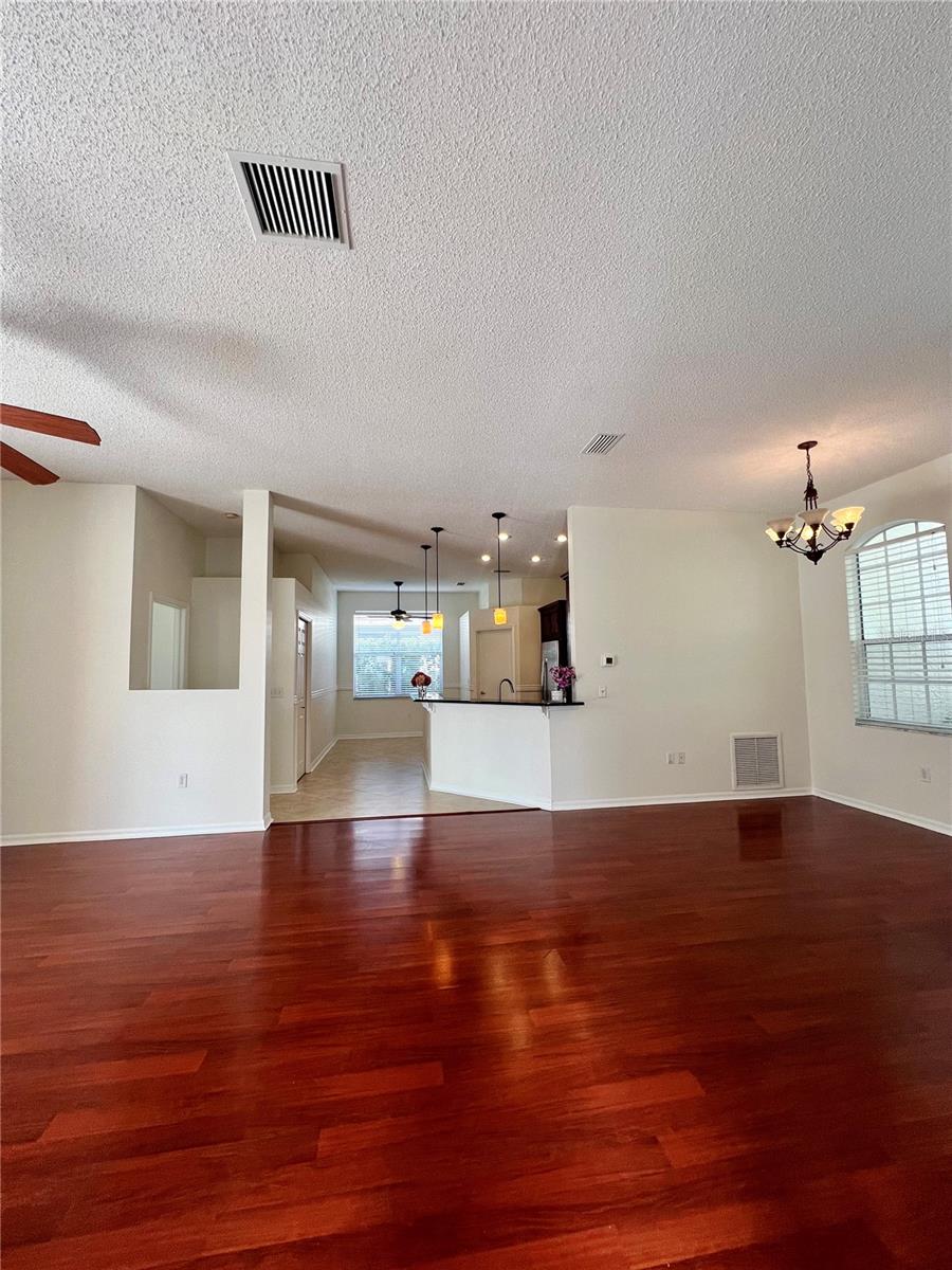 RIVER HILLS COUNTRY CLUB PH - Residential
