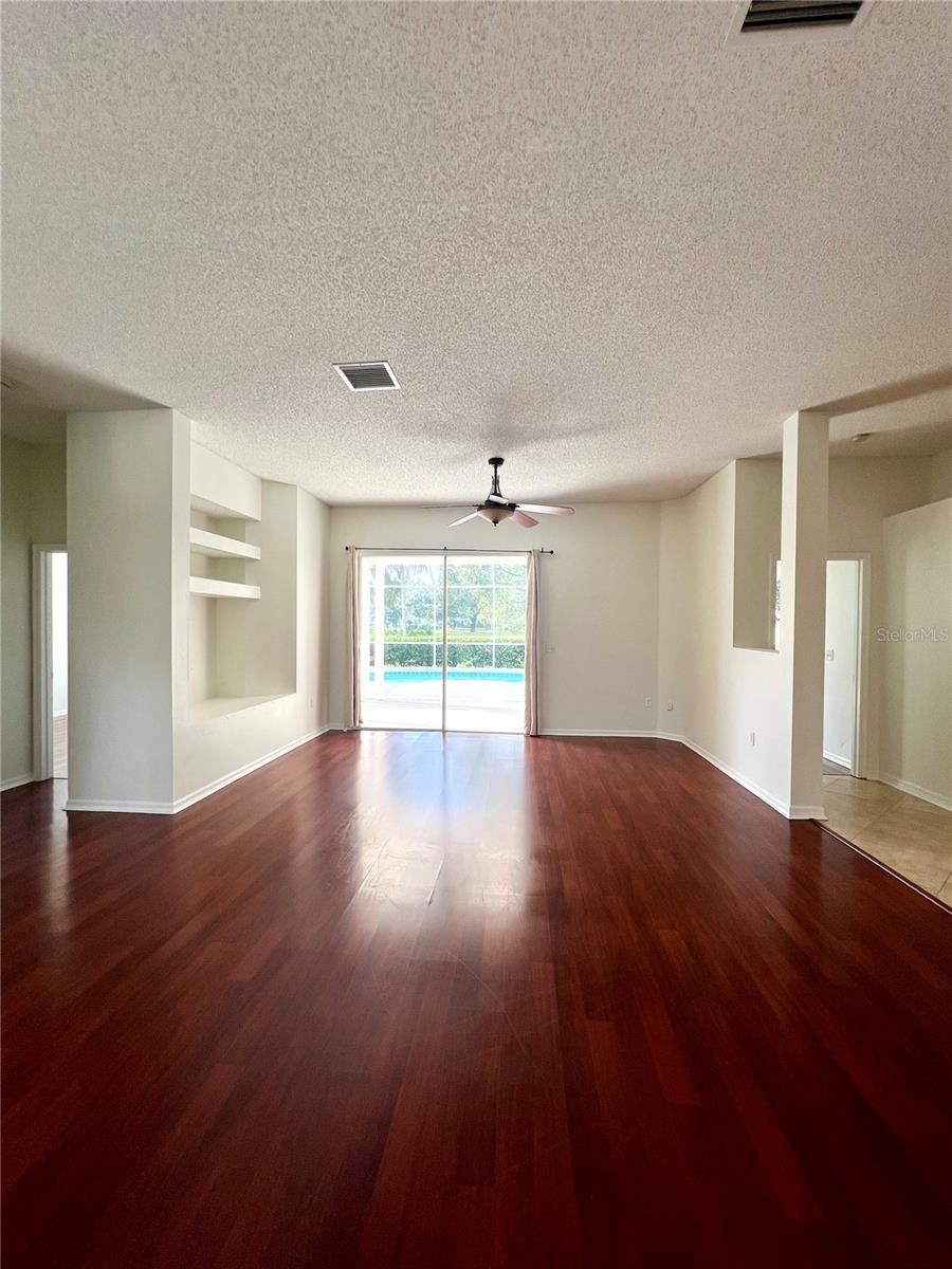 RIVER HILLS COUNTRY CLUB PH - Residential