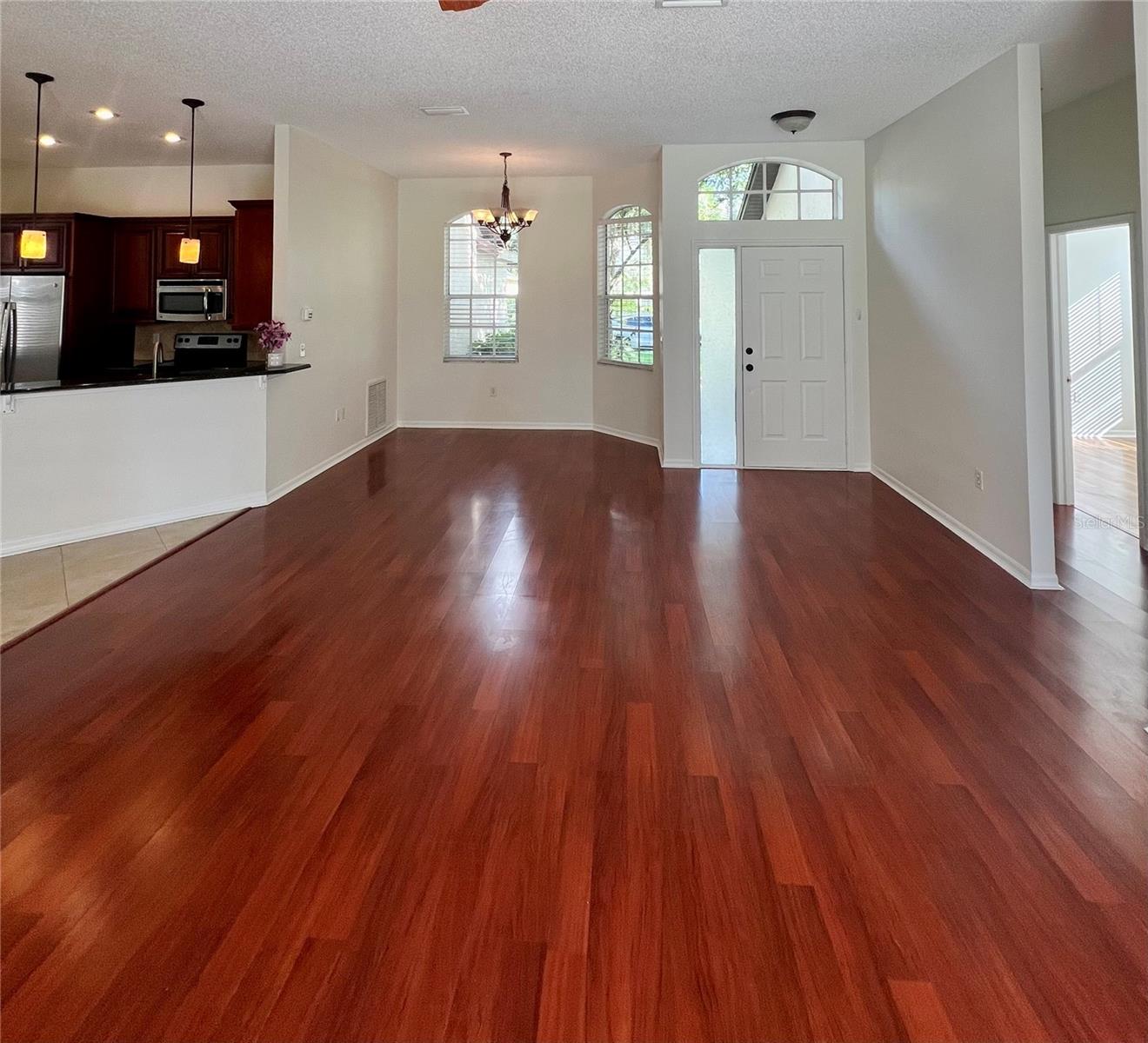 RIVER HILLS COUNTRY CLUB PH - Residential