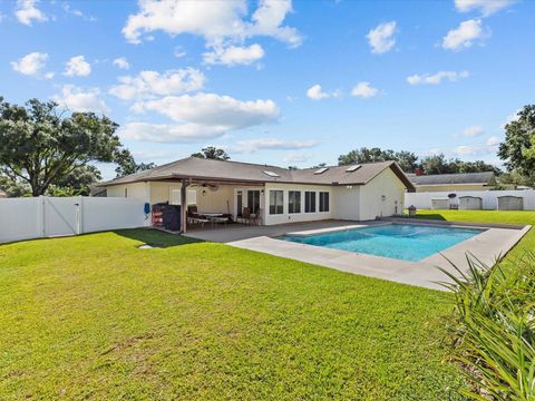 A home in LAKELAND