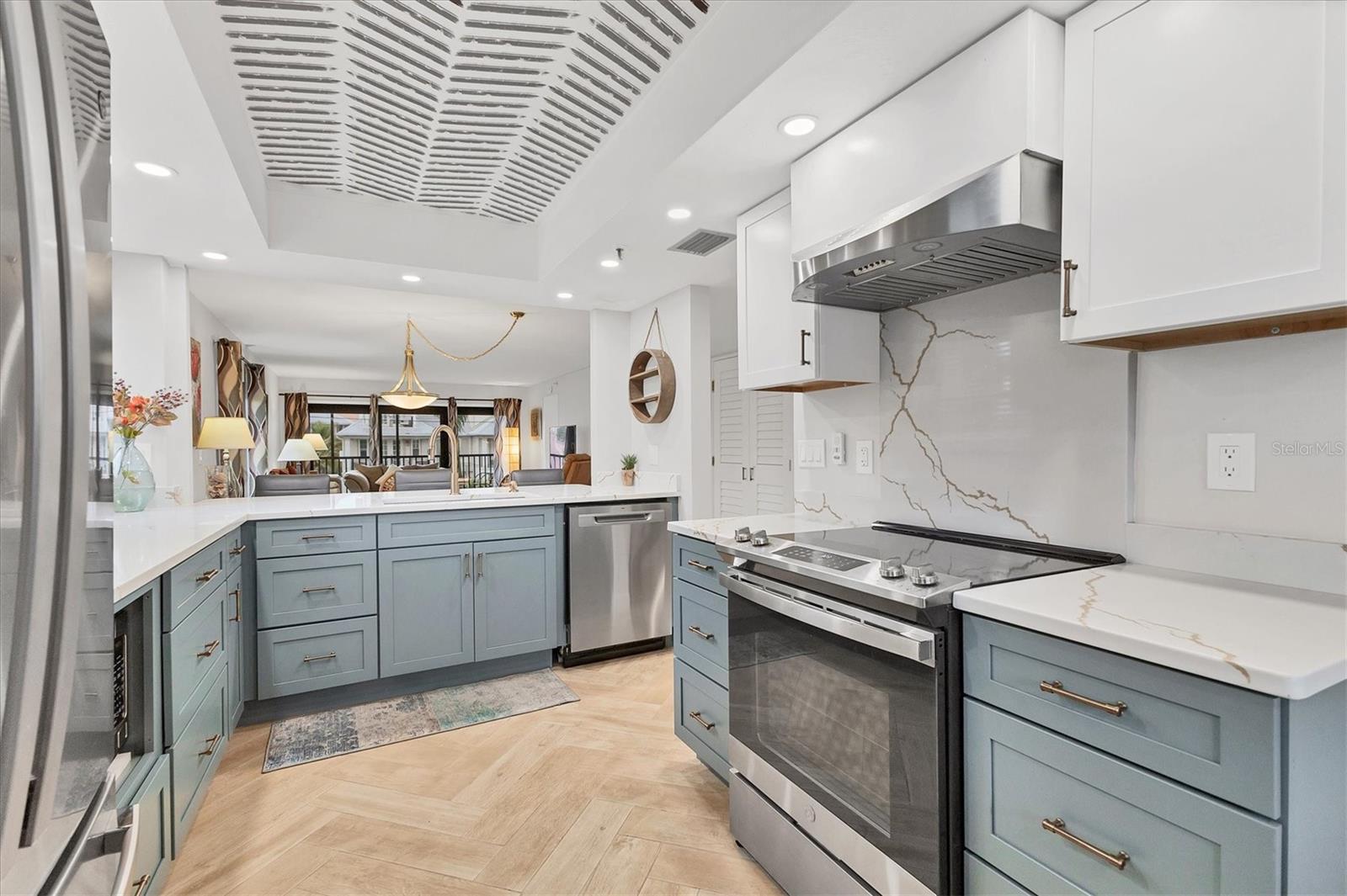 LIDO TOWERS - Residential