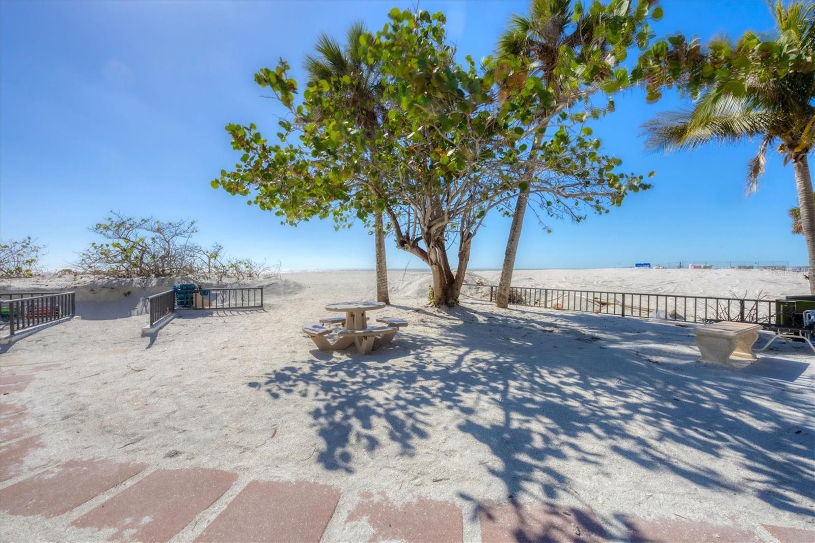 LIDO TOWERS - Residential