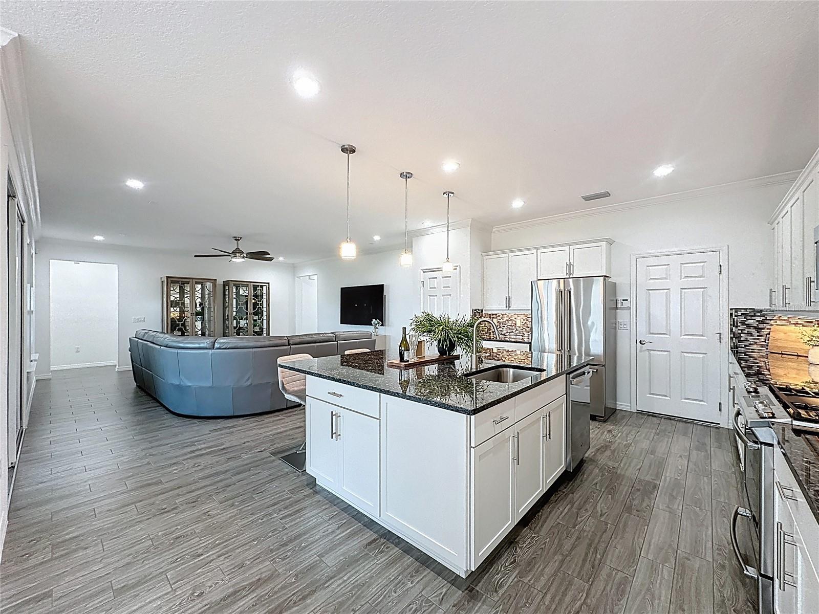 CASCADES OF GROVELAND (TRILOGY) - Residential