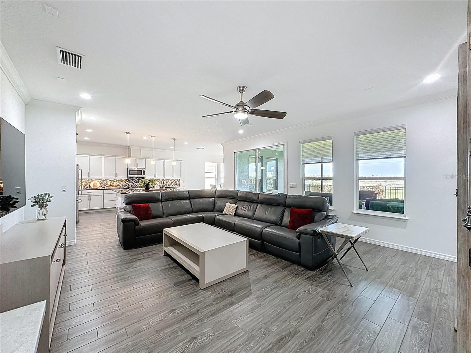 CASCADES OF GROVELAND (TRILOGY) - Residential