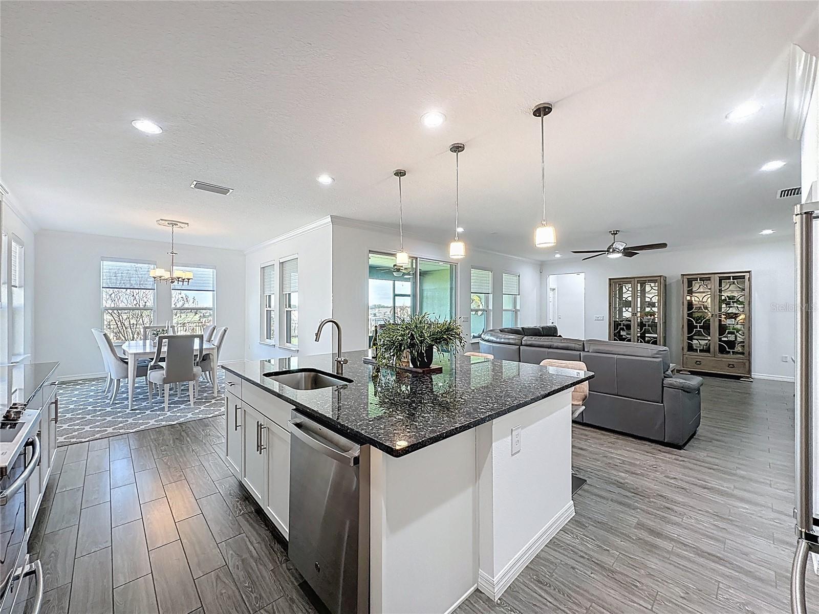 CASCADES OF GROVELAND (TRILOGY) - Residential