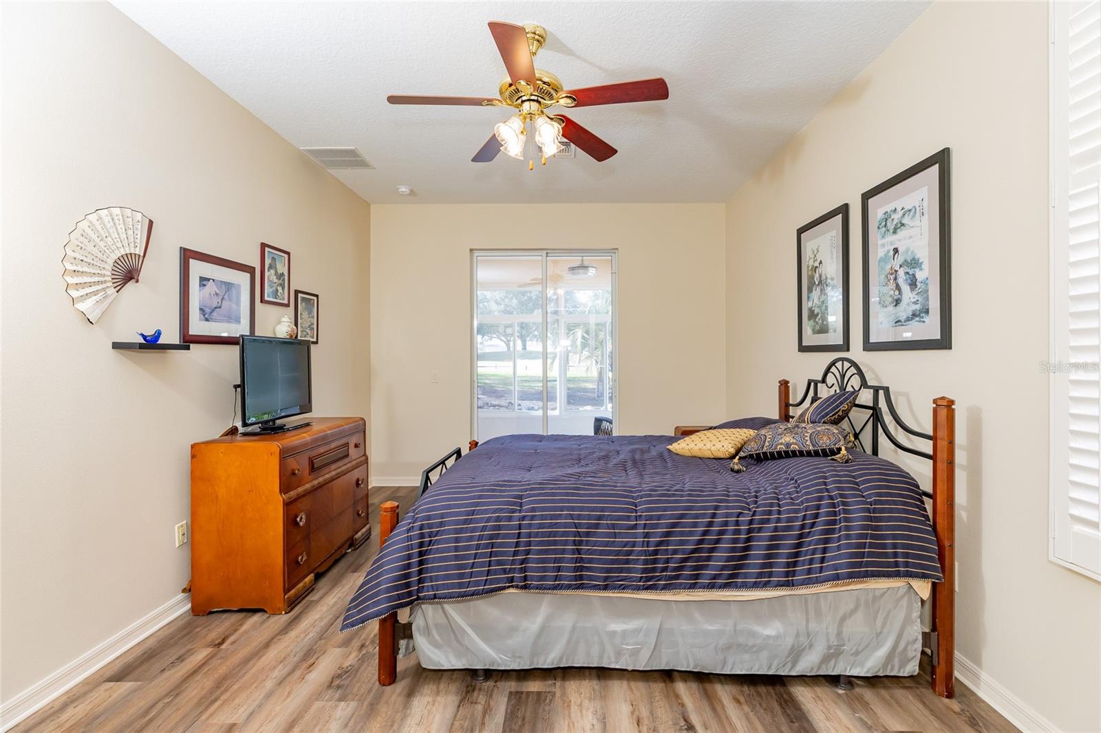 SUMMERGLEN - Residential