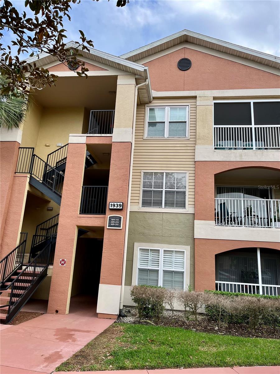 VILLAS AT LAKESIDE CONDO - Residential