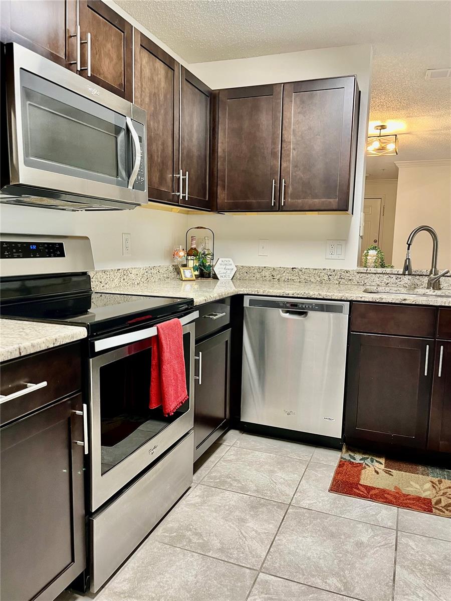 VILLAS AT LAKESIDE CONDO - Residential