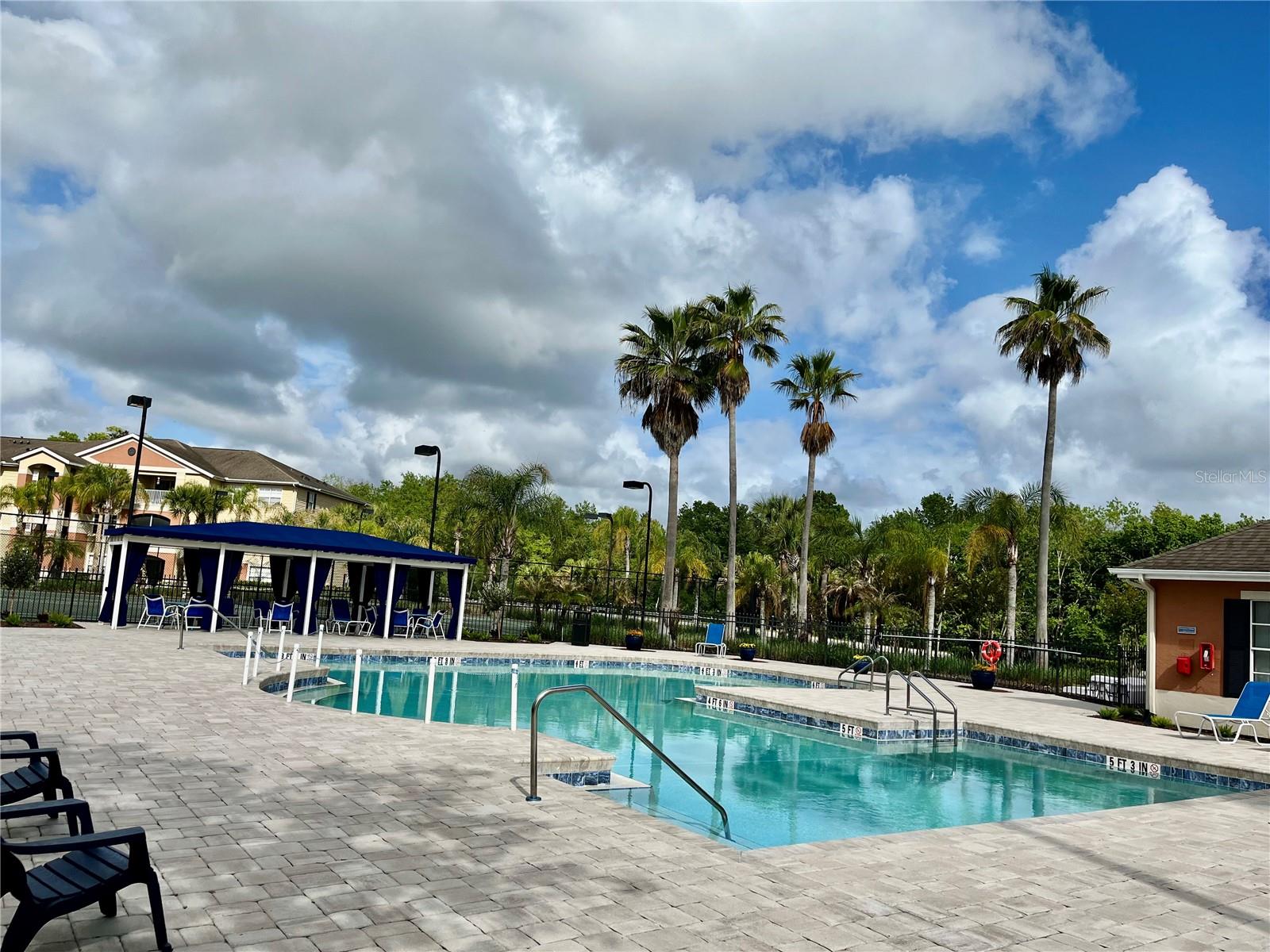 VILLAS AT LAKESIDE CONDO - Residential