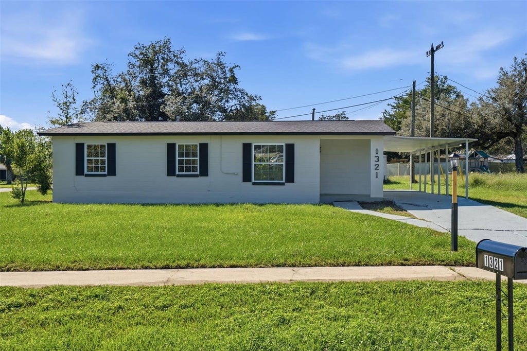 Photo of 1321 Fountainhead Drive, Deltona, FL 32725 (MLS # V4951728)