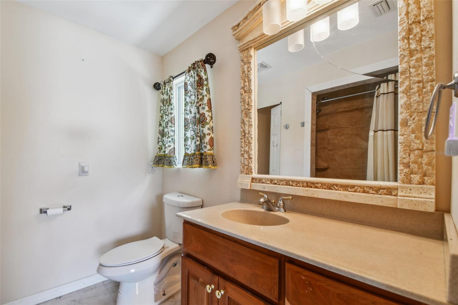 LAKEVIEW HEIGHTS - Residential