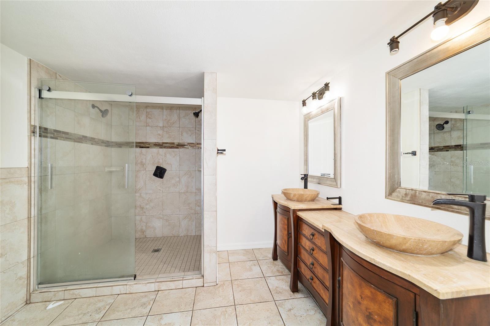 FOUNTAINEBLEAU ROYALE UNS 03 & - Residential