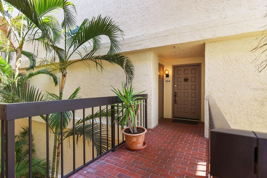 Photo of 1935 Gulf Of Mexico Drive #G7-304, Longboat Key, FL 34228 (MLS # TB8378560)