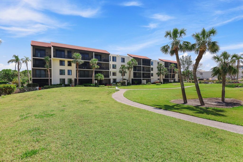 Photo of 1935 Gulf Of Mexico Drive #G7-304, Longboat Key, FL 34228 (MLS # TB8378560)