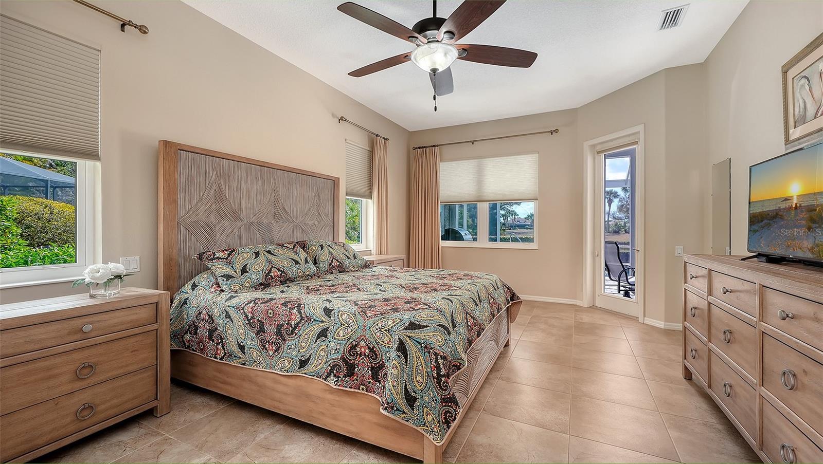 PELICAN POINTE GOLF & COUNTRY CLUB - Residential