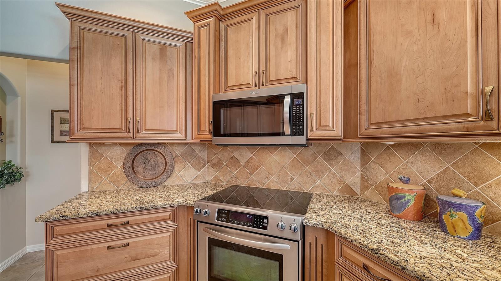 PELICAN POINTE GOLF & COUNTRY CLUB - Residential