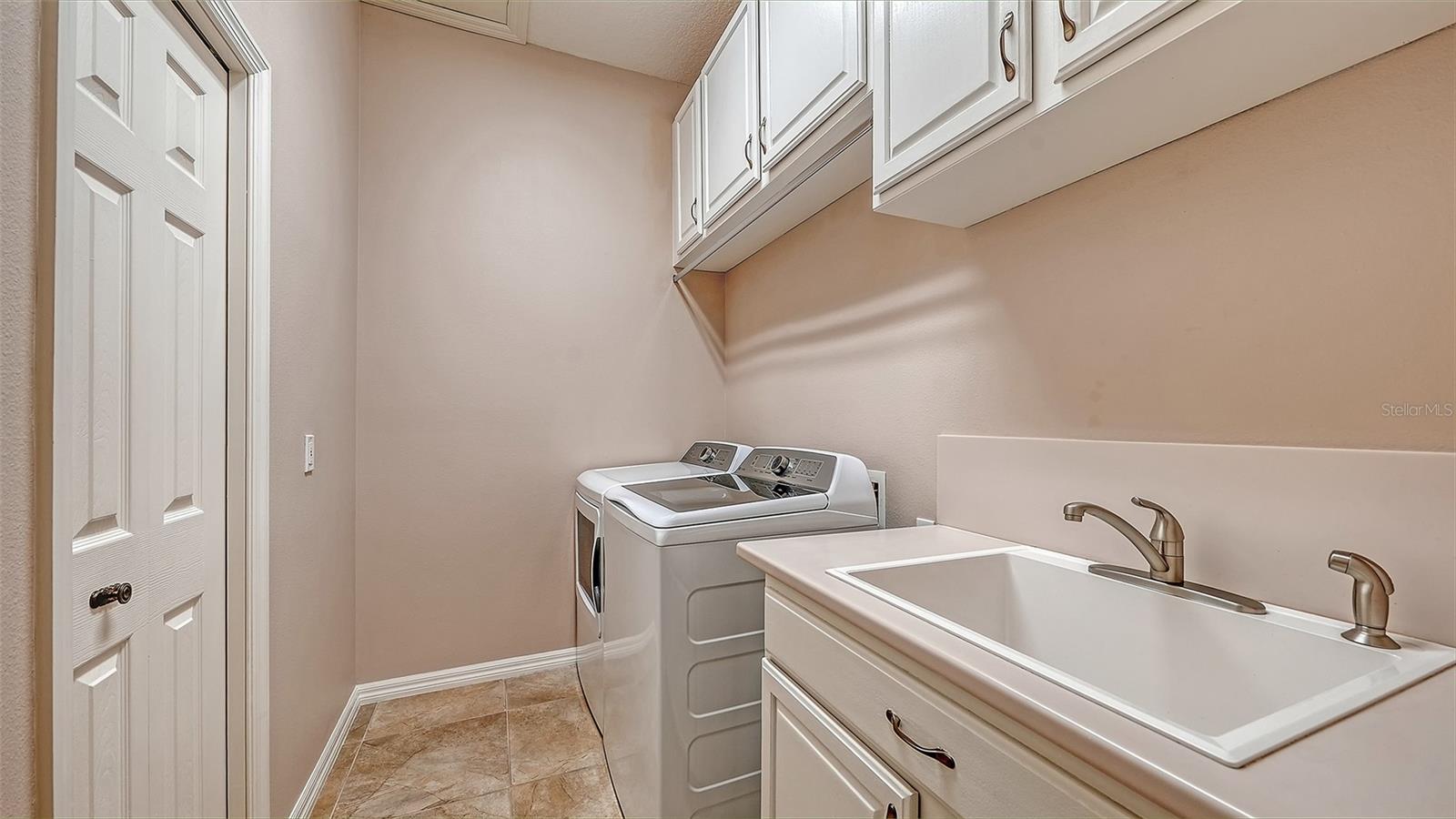 PELICAN POINTE GOLF & COUNTRY CLUB - Residential