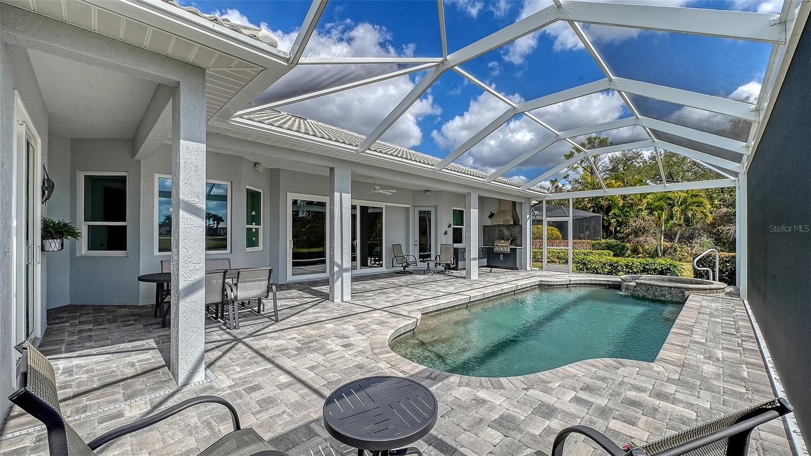 PELICAN POINTE GOLF & COUNTRY CLUB - Residential