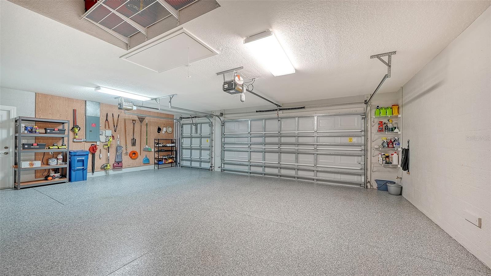 PELICAN POINTE GOLF & COUNTRY CLUB - Residential