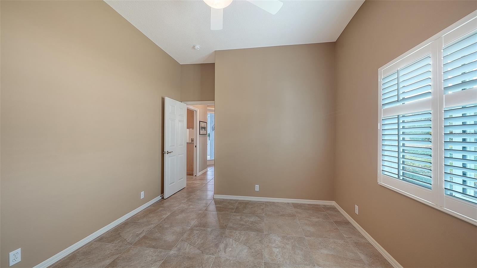 PELICAN POINTE GOLF & COUNTRY CLUB - Residential