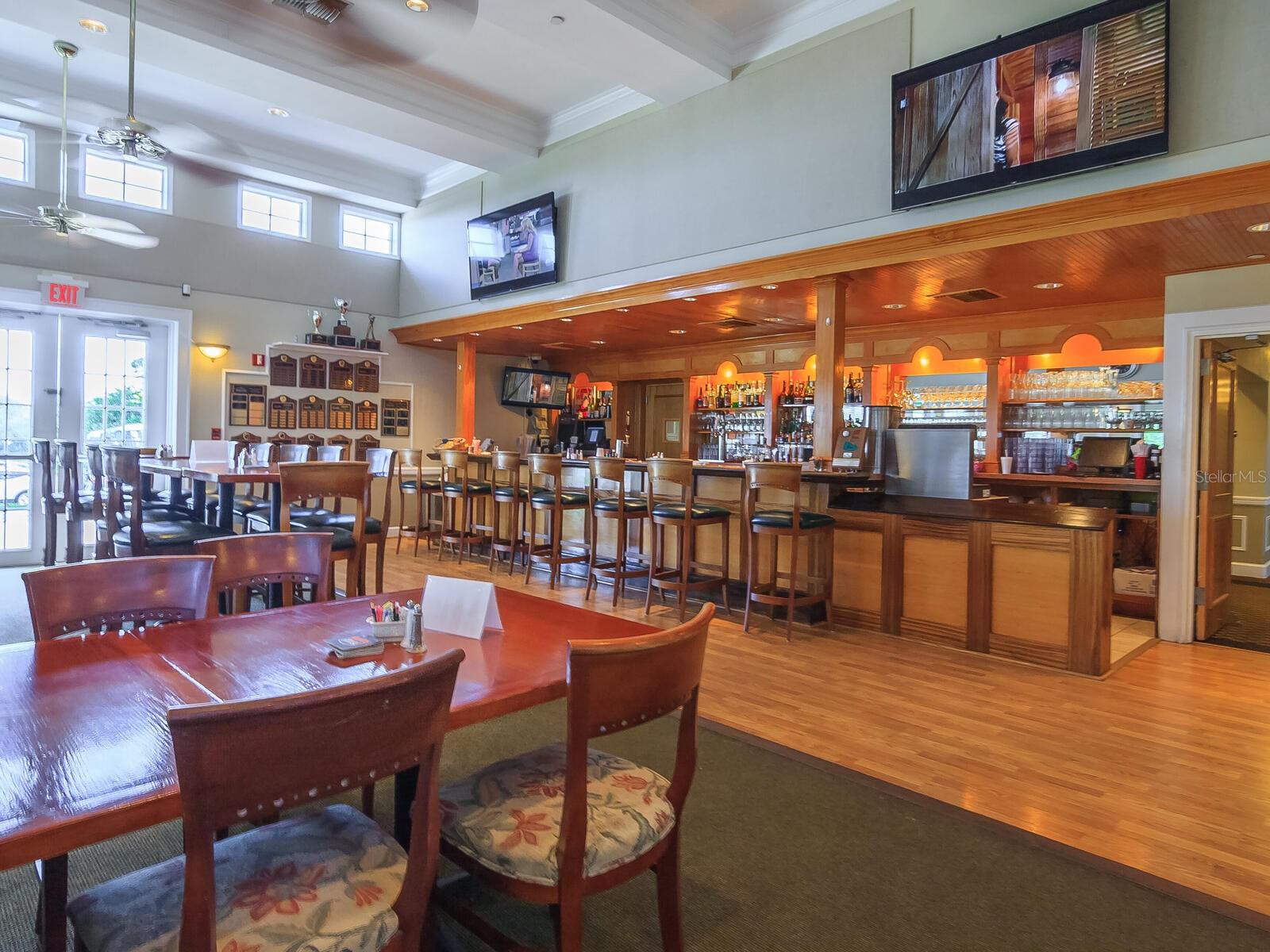 PELICAN POINTE GOLF & COUNTRY CLUB - Residential