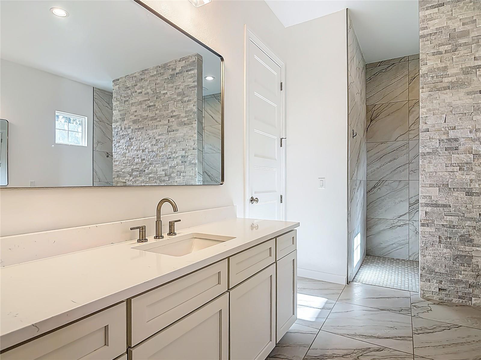 STONE ISLAND ESTATES UNIT 04 & 06 - Residential