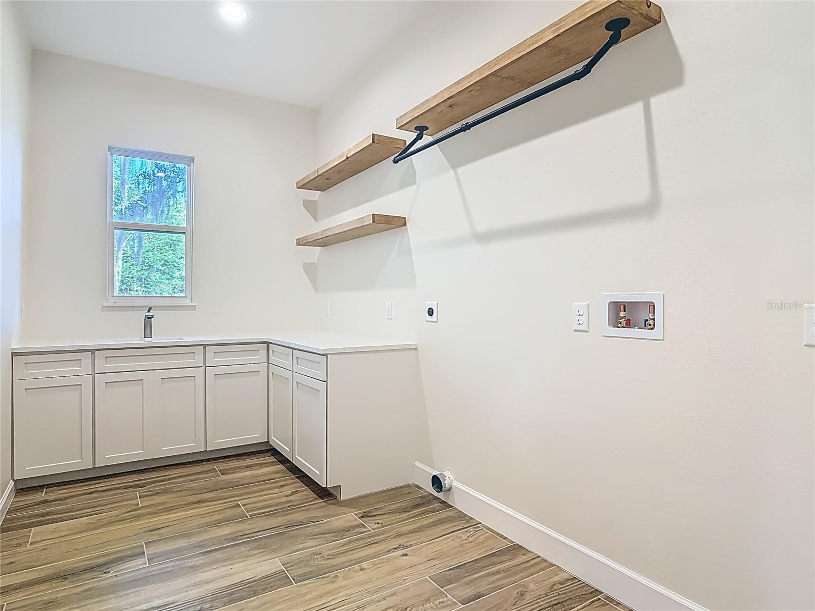 STONE ISLAND ESTATES UNIT 04 & 06 - Residential