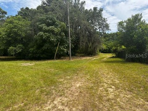 A home in LAKE WALES